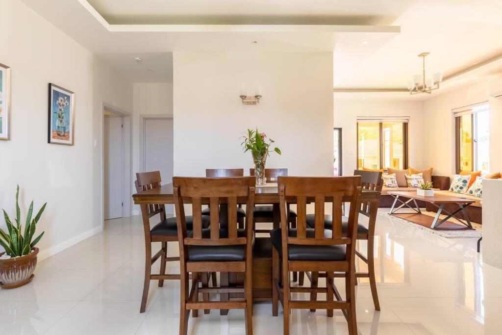 Sun Shine Luxury Villas 2 Bedroom Pool & Gym Ocho Rios St Ann ภายนอก รูปภาพ