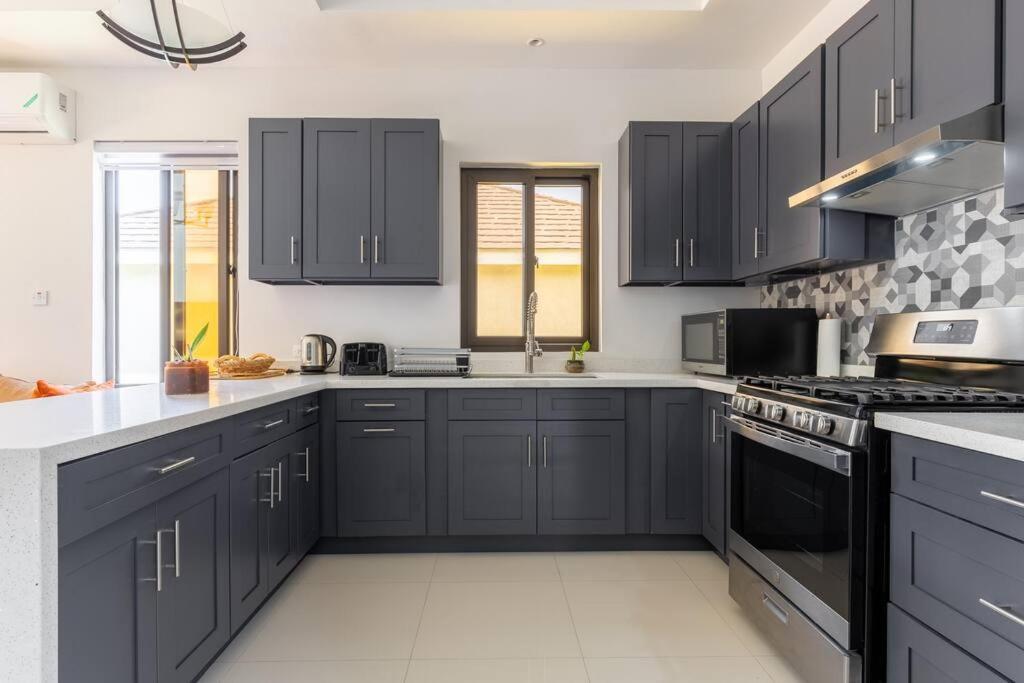 Sun Shine Luxury Villas 2 Bedroom Pool & Gym Ocho Rios St Ann ภายนอก รูปภาพ